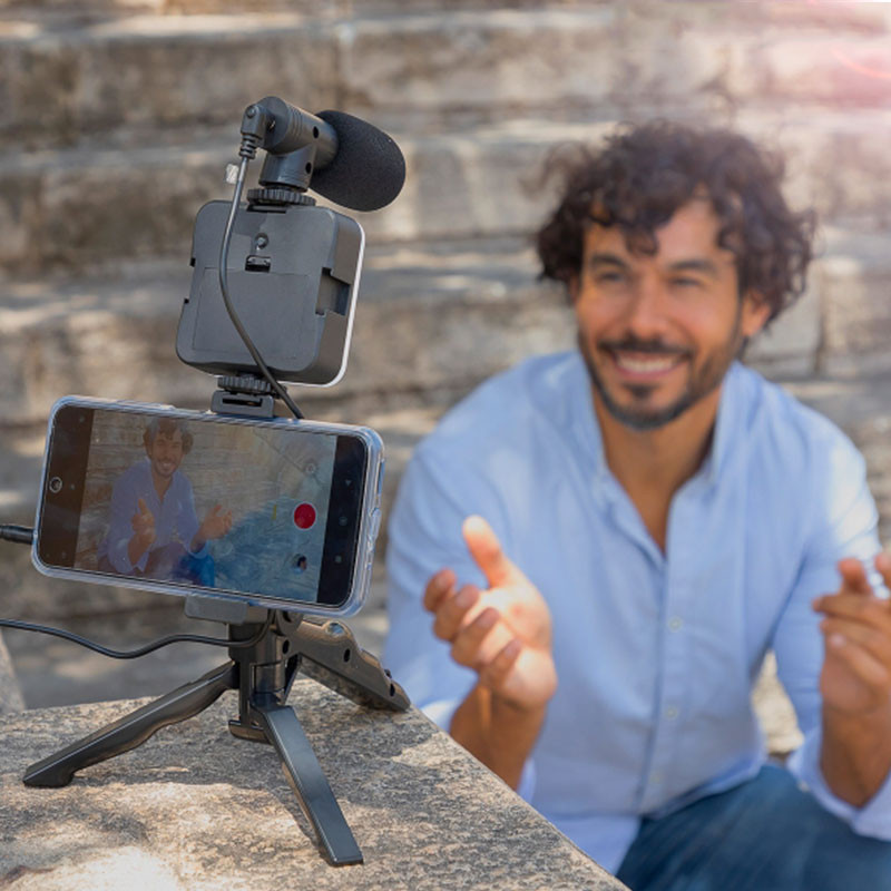 Kit de Vlogging avec Lampe LED, Microphone, Trépied et Support Smartphone - PLODNI