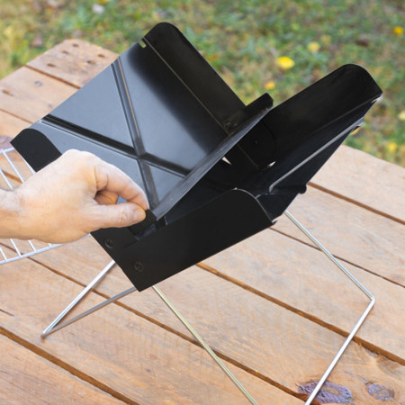 Emportez le MINIGRILL partout avec vous pour des grillades impromptues