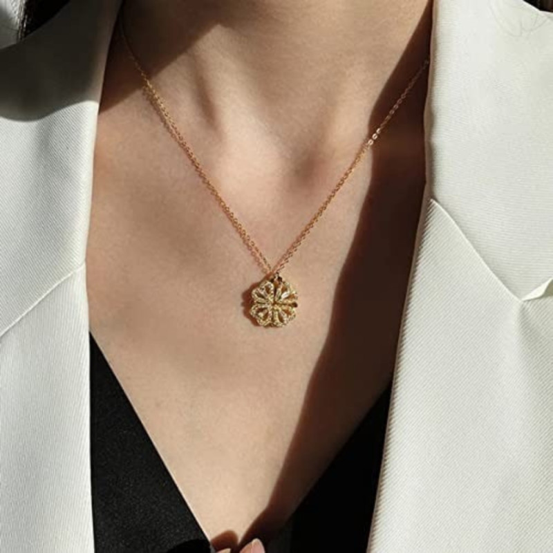 CLOVHEART : Collier Pendentif Trèfle à 4 Feuilles Magnétique en Forme de Cœur