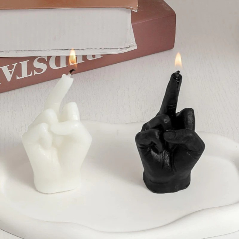 Middle Finger Candle  : Bougie Parfumée et Originale en Forme de Doigt d'Honneur