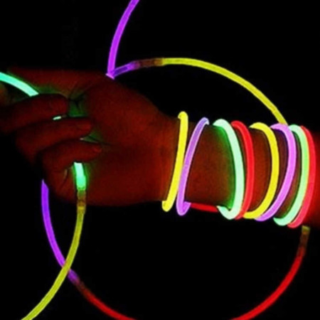 100 Bâtons Fluorescents avec Connecteurs - Illuminez vos moments avec ce kit lumineux