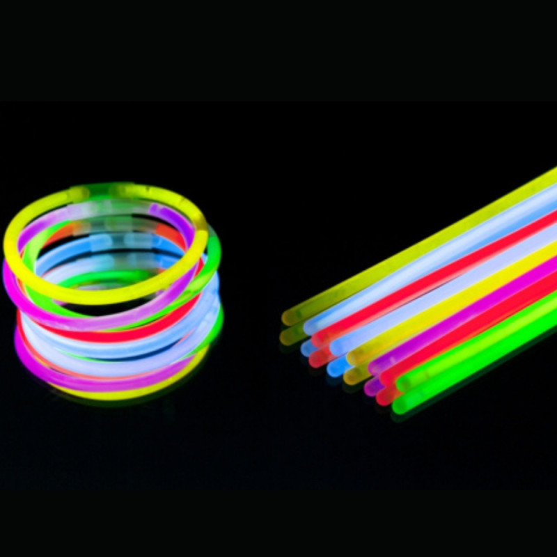 100 Bâtons Fluorescents avec Connecteurs - Illuminez vos moments avec ce kit lumineux