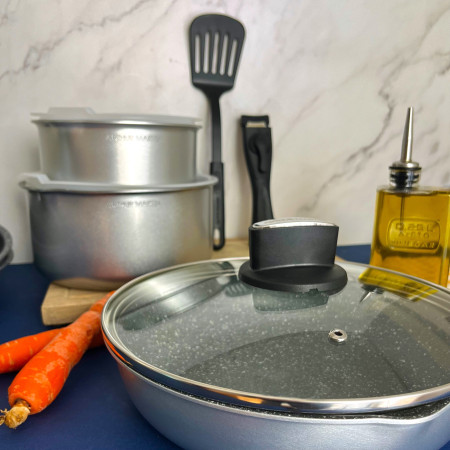 AM676S : Batterie de Cuisine 12 Pièces Arthur Martin en Aluminium avec Accessoires Tous Feux - Argent