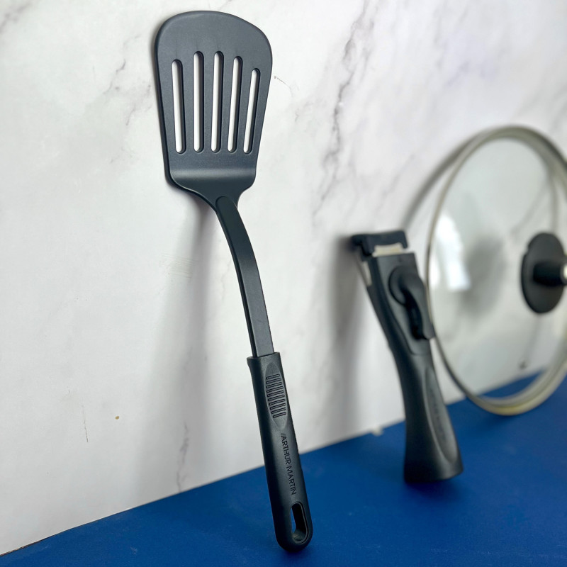 AM676S : Batterie de Cuisine 12 Pièces Arthur Martin en Aluminium avec Accessoires Tous Feux - Argent