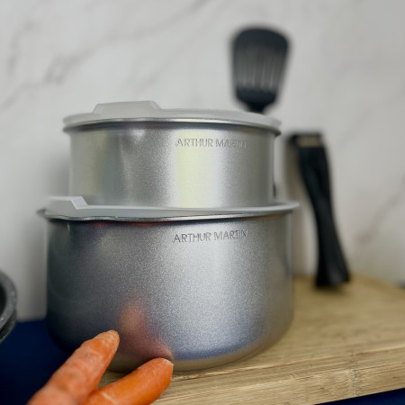 AM676S : Batterie de Cuisine 12 Pièces Arthur Martin en Aluminium avec Accessoires Tous Feux - Argent