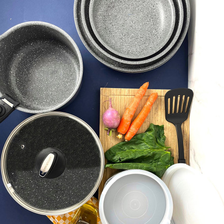 AM676S : Batterie de Cuisine 12 Pièces Arthur Martin en Aluminium avec Accessoires Tous Feux - Argent