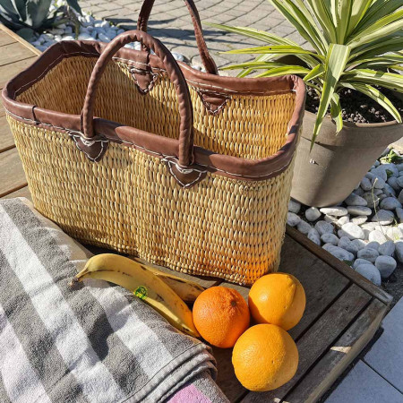 Panier Tressé Cabas Rectangulaire Évasé en Jonc Naturel avec Finitions et Poignées en Cuir