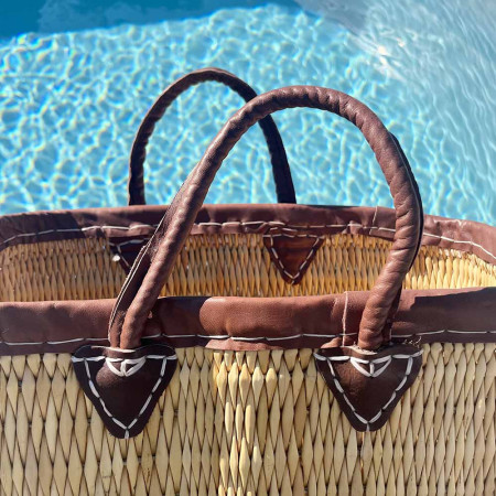 Panier Tressé Cabas Rectangulaire Évasé en Jonc Naturel avec Finitions et Poignées en Cuir
