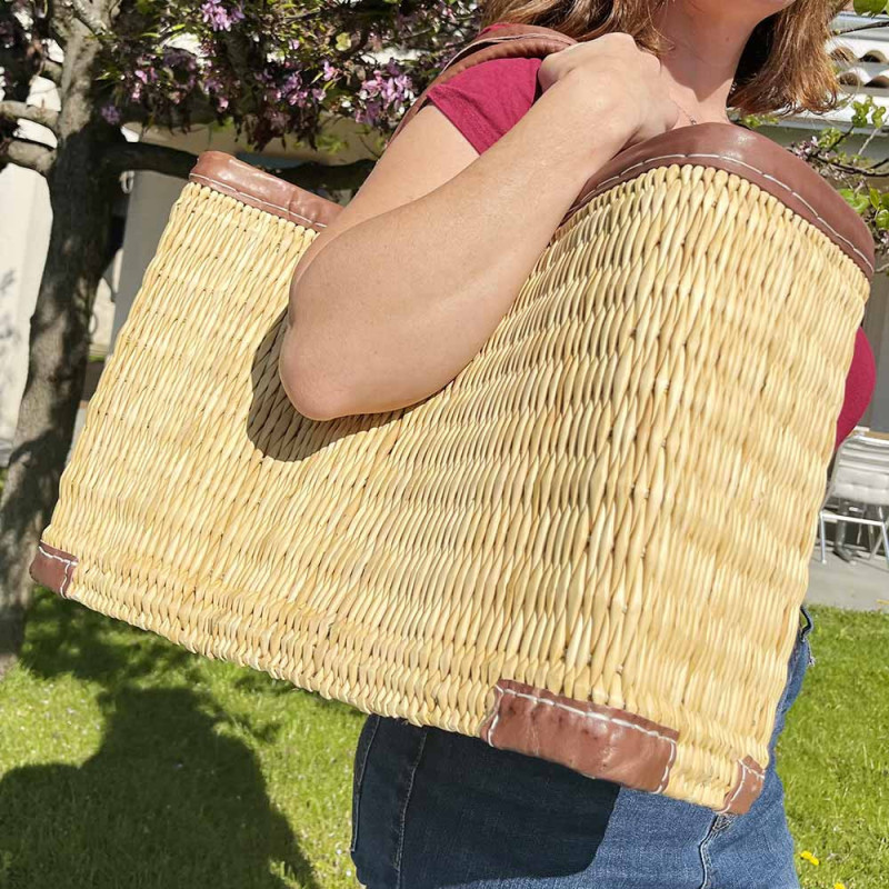 Panier Tressé Cabas Rectangulaire Évasé en Jonc Naturel avec Finitions et Poignées en Cuir