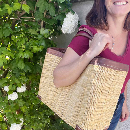 Panier Tressé Cabas Rectangulaire Évasé en Jonc Naturel avec Finitions et Poignées en Cuir