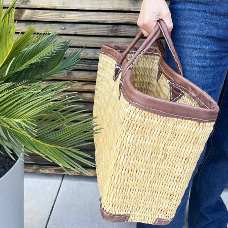 Panier Tressé Cabas Rectangulaire Évasé en Jonc Naturel avec Finitions et Poignées en Cuir