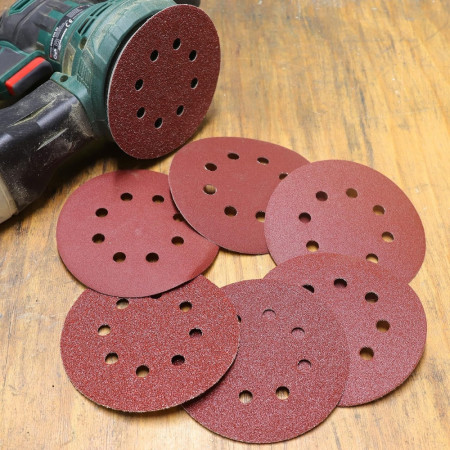 Kit de 10 Disques Abrasifs pour Ponceuse en 125 mm - 8 Trous avec 3 Grains Différents (80 - 120 - 150)