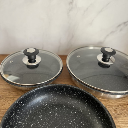 AM2493 : Batterie de Cuisine 8 Pièces Arthur Martin Poêles et Casseroles en Inox avec Accessoires, Tous Feux Dont Induction