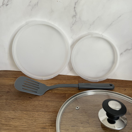 AM0025 : Batterie de Cuisine 10 Pièces Arthur Martin Poêles et Casseroles en Inox avec Accessoires, Tous Feux Dont Induction