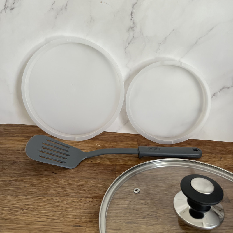 AM0025 : Batterie de Cuisine 10 Pièces Arthur Martin Poêles et Casseroles en Inox avec Accessoires, Tous Feux Dont Induction