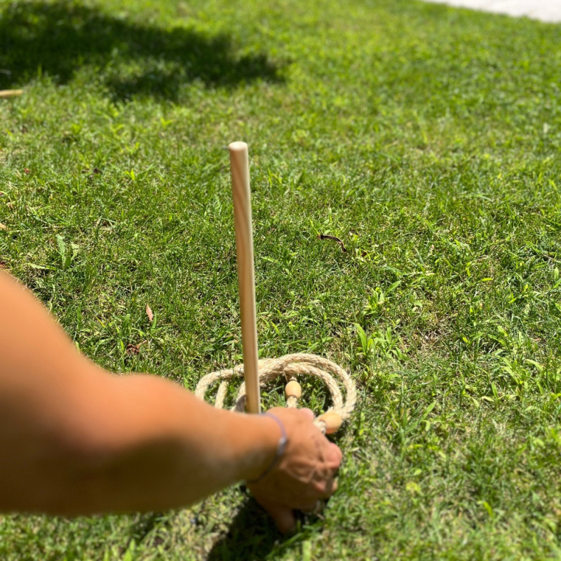 Jeu de Lancer et d'Adresse en Bois avec 1 Piquet et 4 Cordes en Jute