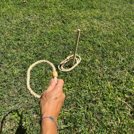 Jeu de Lancer et d'Adresse en Bois avec 1 Piquet et 4 Cordes en Jute