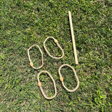 Jeu de Lancer et d'Adresse en Bois avec 1 Piquet et 4 Cordes en Jute