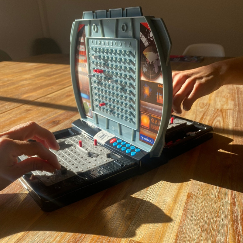 Bataille Navale Interactive et Parlante pour 1 ou 2 Joueurs avec Effets Lumineux et Sonores Intégrés