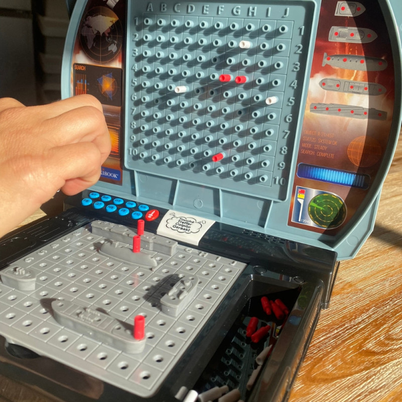 Bataille Navale Interactive et Parlante pour 1 ou 2 Joueurs avec Effets Lumineux et Sonores Intégrés