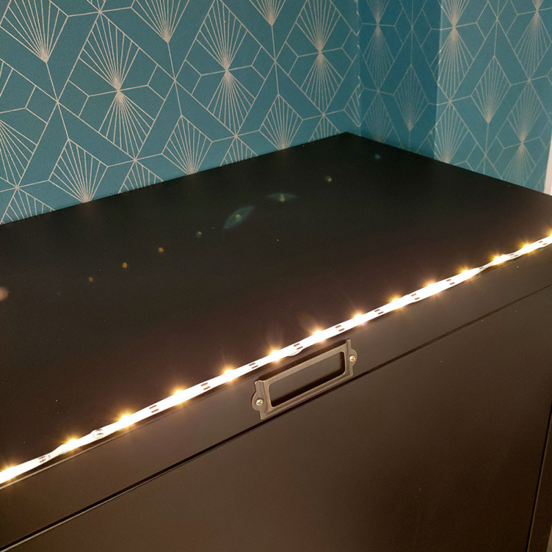 Ruban LED 1 mètre adhésif, lumière blanche, autonome et pratique