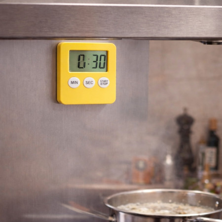 Minuteur Électronique de Cuisine Magnétique – Pile Incluse, Fixation Réfrigérateur ou Hotte – Couleur Aléatoire