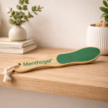 Râpe de Pédicure en Bois MENTHOGEL – Élimine Callosités et Peaux Mortes, Douce et Efficace, Utilisation Sèche ou Humide