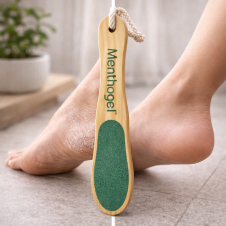 Râpe de Pédicure en Bois MENTHOGEL – Élimine Callosités et Peaux Mortes, Douce et Efficace, Utilisation Sèche ou Humide