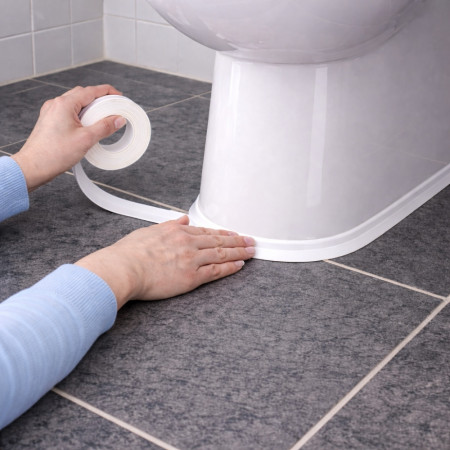 GEK8004500008 - Bande d’Étanchéité GEKO 22mm x 2,4 m Blanche, Ruban Imperméable Baignoire, Douche, Évier, Amovible Réutilisable