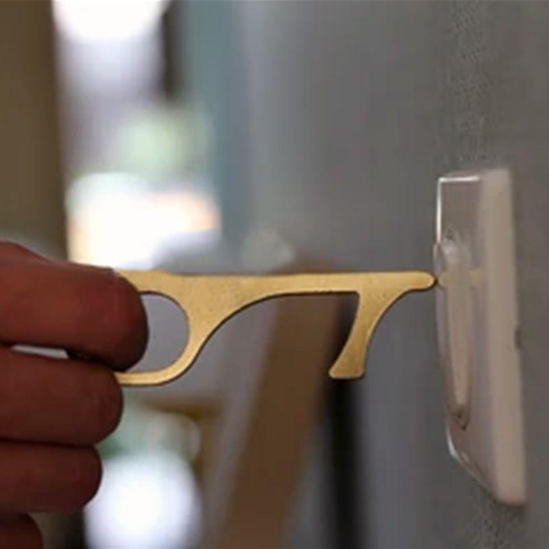 NoTouch-ouvre-porte-sans-contact-multi-usage-antibactérien